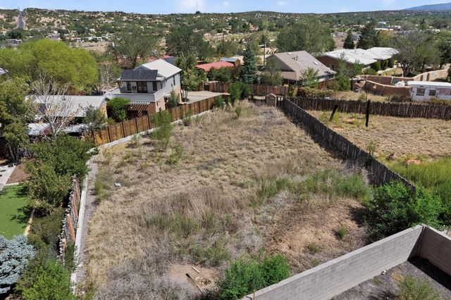 962 Acequia De Las Joyas, Santa Fe, NM 87505