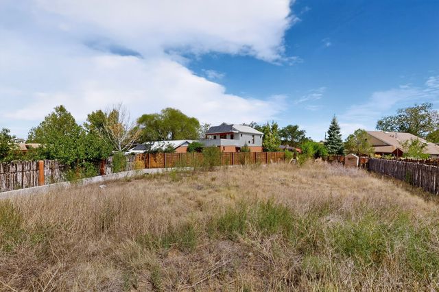 962 Acequia De Las Joyas, Santa Fe, NM 87505