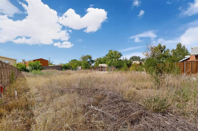 962 Acequia De Las Joyas, Santa Fe, NM 87505