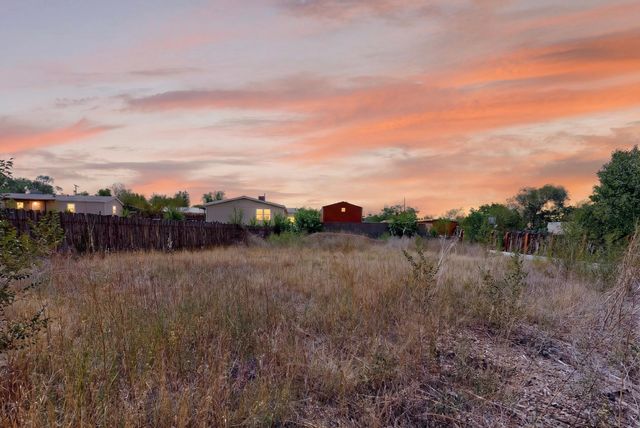 962 Acequia De Las Joyas, Santa Fe, NM 87505