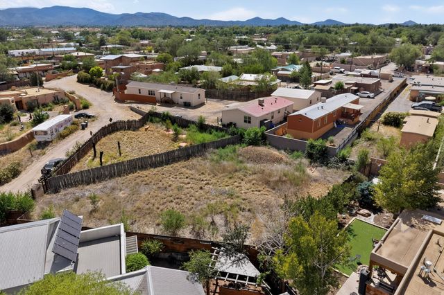 962 Acequia De Las Joyas, Santa Fe, NM 87505