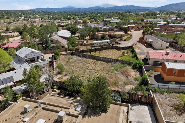 962 Acequia De Las Joyas, Santa Fe, NM 87505