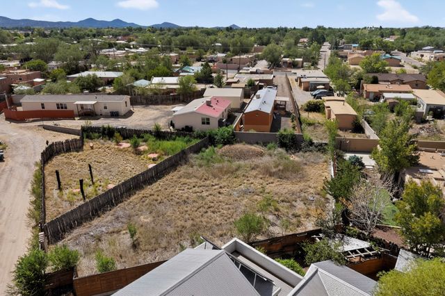 962 Acequia De Las Joyas, Santa Fe, NM 87505
