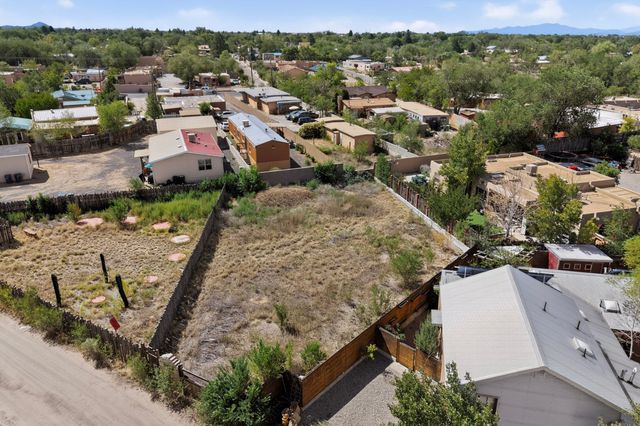 962 Acequia De Las Joyas, Santa Fe, NM 87505