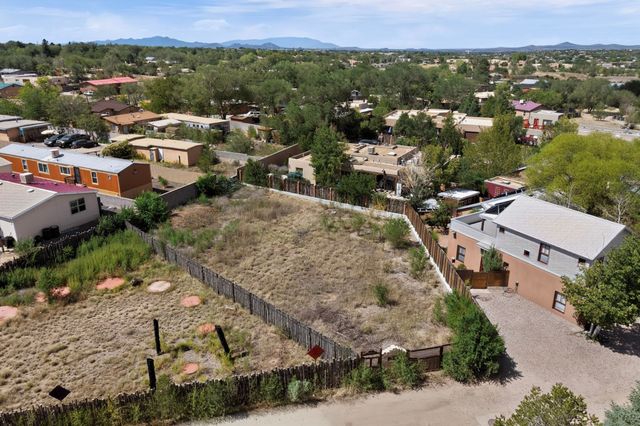 962 Acequia De Las Joyas, Santa Fe, NM 87505