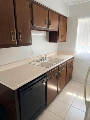 1100 E CAROLINE STREET 119, Tavares, FL 32778