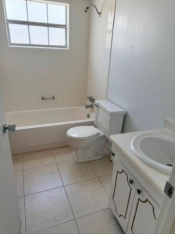 1100 E CAROLINE STREET 119, Tavares, FL 32778