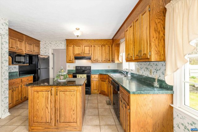 252 FLINT MOUNTAIN DR, Stuarts Draft, VA 24477