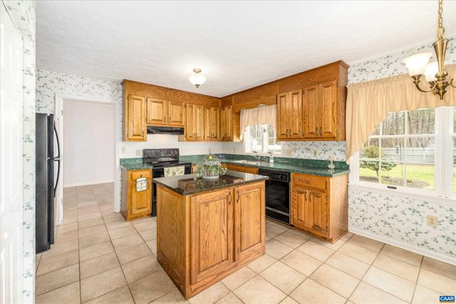 252 FLINT MOUNTAIN DR, Stuarts Draft, VA 24477