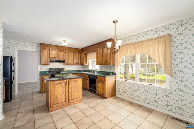 252 FLINT MOUNTAIN DR, Stuarts Draft, VA 24477