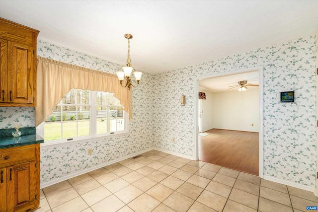 252 FLINT MOUNTAIN DR, Stuarts Draft, VA 24477