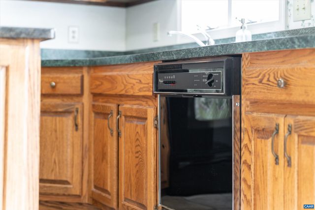 252 FLINT MOUNTAIN DR, Stuarts Draft, VA 24477