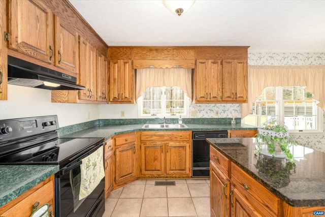 252 FLINT MOUNTAIN DR, Stuarts Draft, VA 24477