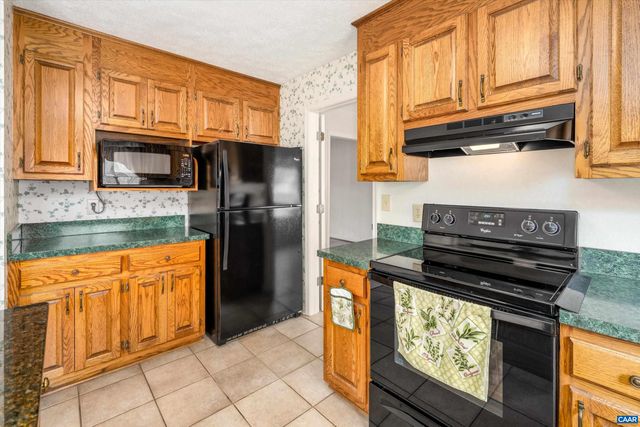 252 FLINT MOUNTAIN DR, Stuarts Draft, VA 24477