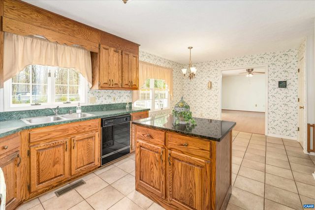 252 FLINT MOUNTAIN DR, Stuarts Draft, VA 24477