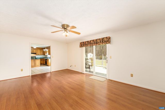 252 FLINT MOUNTAIN DR, Stuarts Draft, VA 24477