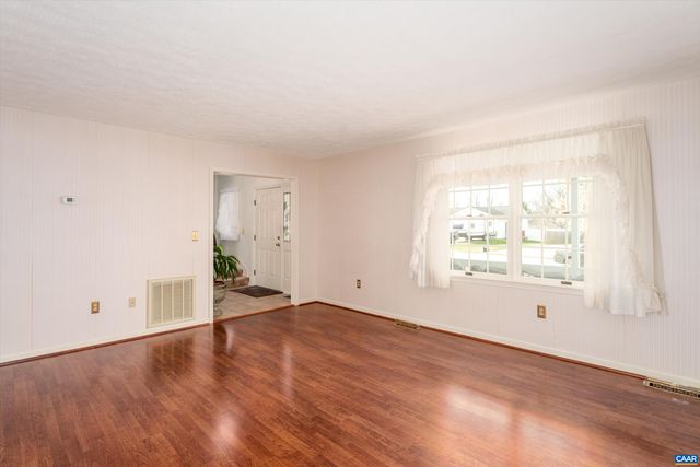 252 FLINT MOUNTAIN DR, Stuarts Draft, VA 24477