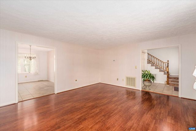 252 FLINT MOUNTAIN DR, Stuarts Draft, VA 24477