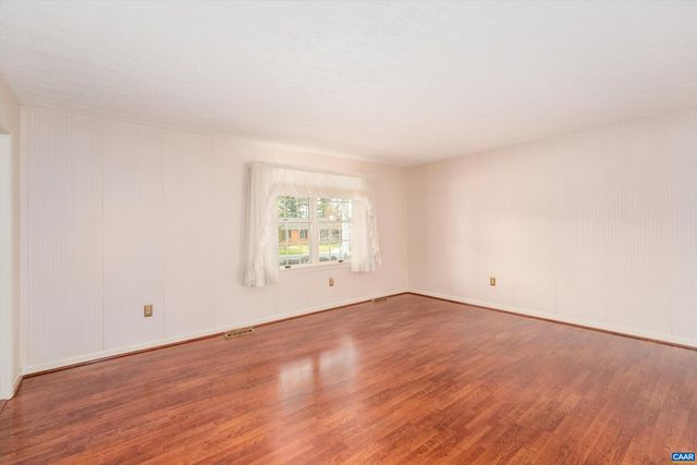 252 FLINT MOUNTAIN DR, Stuarts Draft, VA 24477