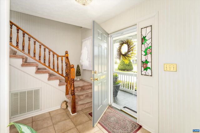 252 FLINT MOUNTAIN DR, Stuarts Draft, VA 24477