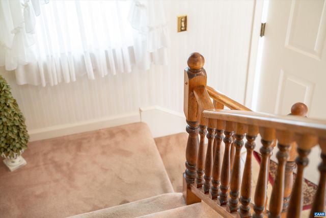 252 FLINT MOUNTAIN DR, Stuarts Draft, VA 24477