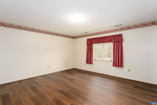 252 FLINT MOUNTAIN DR, Stuarts Draft, VA 24477