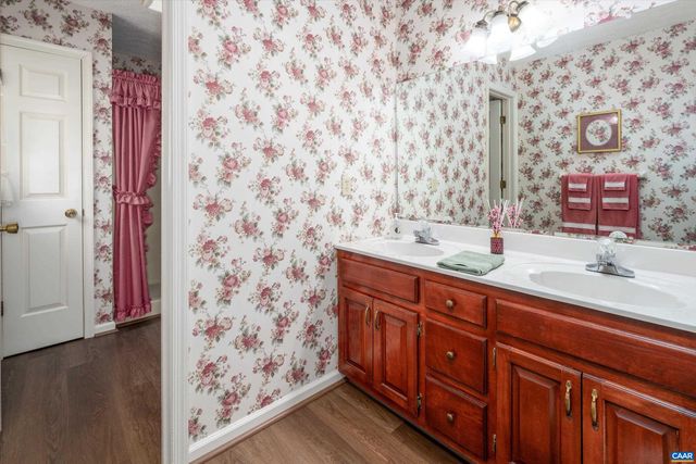 252 FLINT MOUNTAIN DR, Stuarts Draft, VA 24477