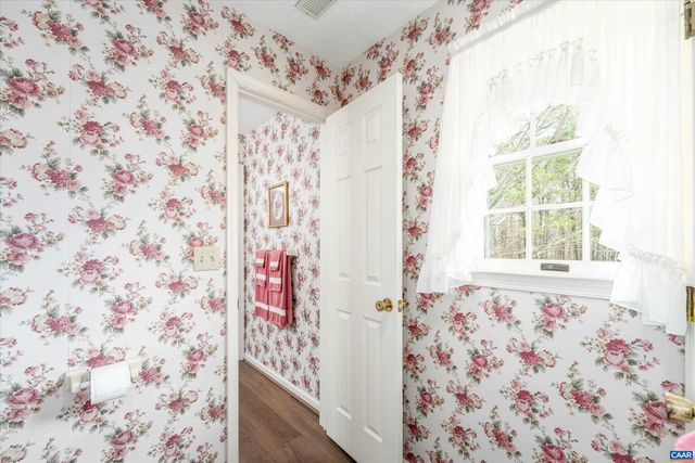 252 FLINT MOUNTAIN DR, Stuarts Draft, VA 24477