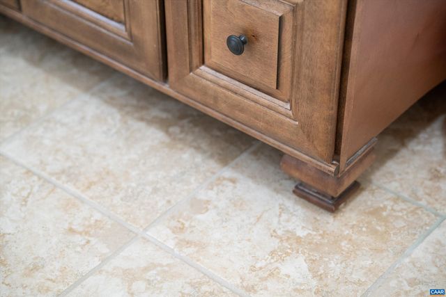 252 FLINT MOUNTAIN DR, Stuarts Draft, VA 24477