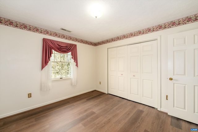 252 FLINT MOUNTAIN DR, Stuarts Draft, VA 24477