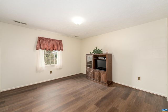 252 FLINT MOUNTAIN DR, Stuarts Draft, VA 24477