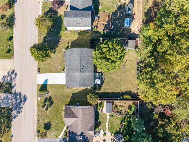 252 FLINT MOUNTAIN DR, Stuarts Draft, VA 24477