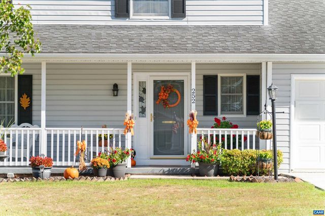 252 FLINT MOUNTAIN DR, Stuarts Draft, VA 24477