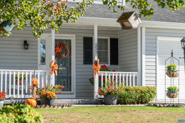 252 FLINT MOUNTAIN DR, Stuarts Draft, VA 24477