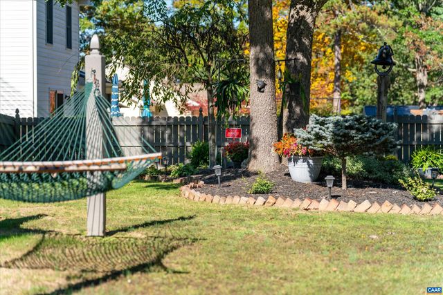 252 FLINT MOUNTAIN DR, Stuarts Draft, VA 24477