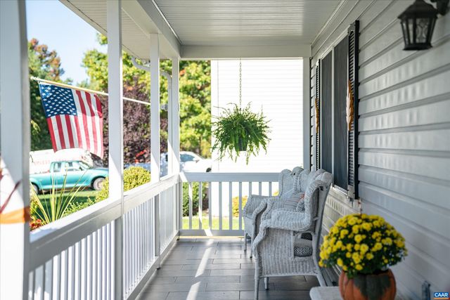 252 FLINT MOUNTAIN DR, Stuarts Draft, VA 24477