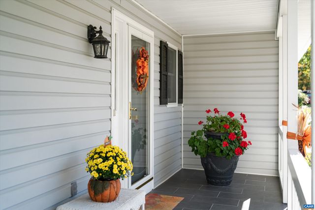 252 FLINT MOUNTAIN DR, Stuarts Draft, VA 24477