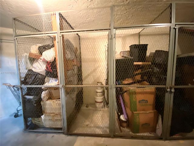 8005 Lake Dr 207, Doral, FL 33166