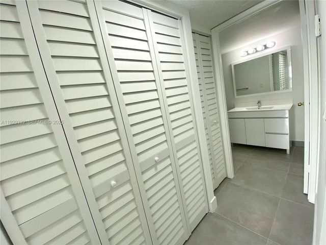 8005 Lake Dr 207, Doral, FL 33166