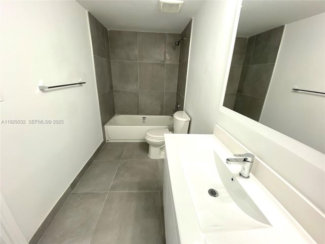 8005 Lake Dr 207, Doral, FL 33166