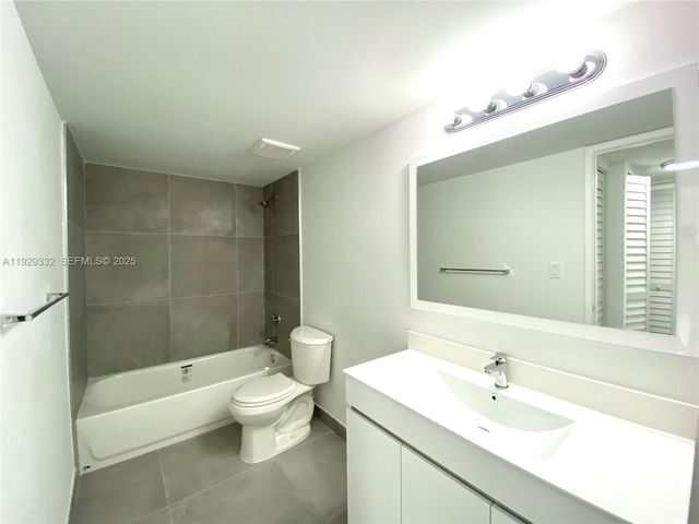 8005 Lake Dr 207, Doral, FL 33166