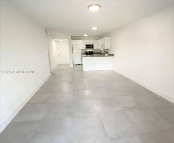 8005 Lake Dr 207, Doral, FL 33166