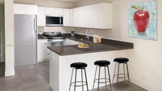 8005 Lake Dr 207, Doral, FL 33166