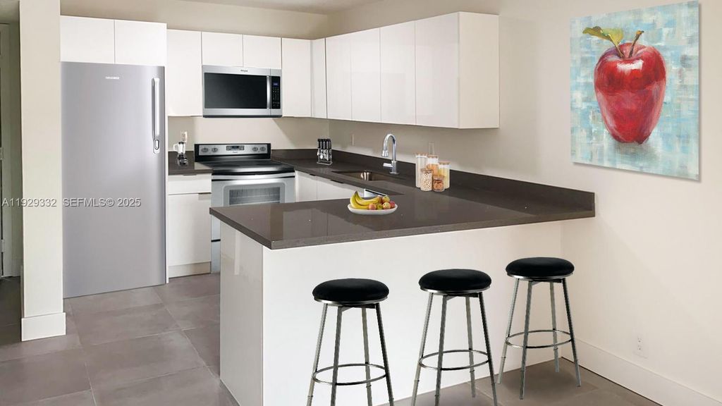 8005 Lake Dr 207, Doral, FL 33166