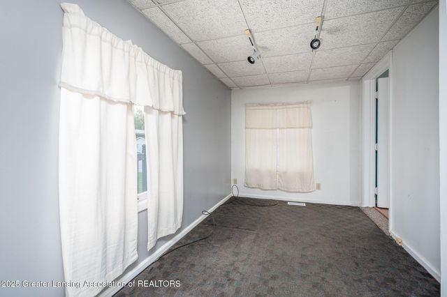 921 E Willoughby Road, Lansing, MI 48911