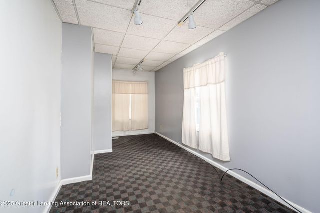 921 E Willoughby Road, Lansing, MI 48911