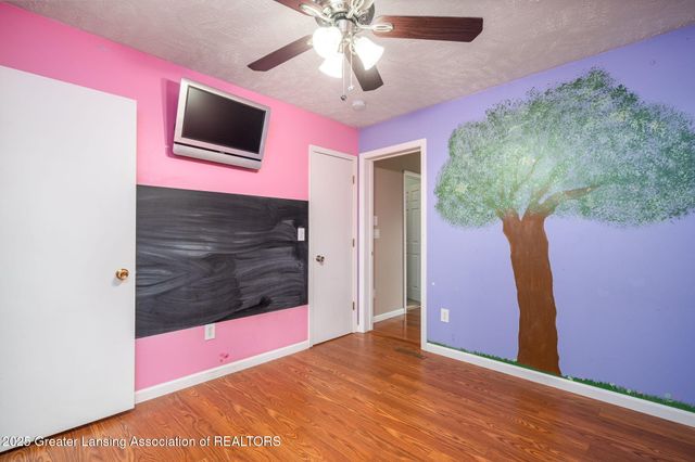 921 E Willoughby Road, Lansing, MI 48911