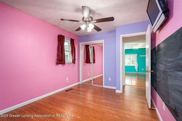 921 E Willoughby Road, Lansing, MI 48911