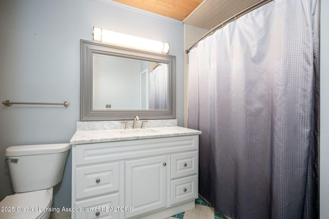 921 E Willoughby Road, Lansing, MI 48911