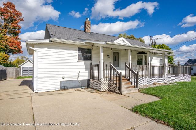 921 E Willoughby Road, Lansing, MI 48911
